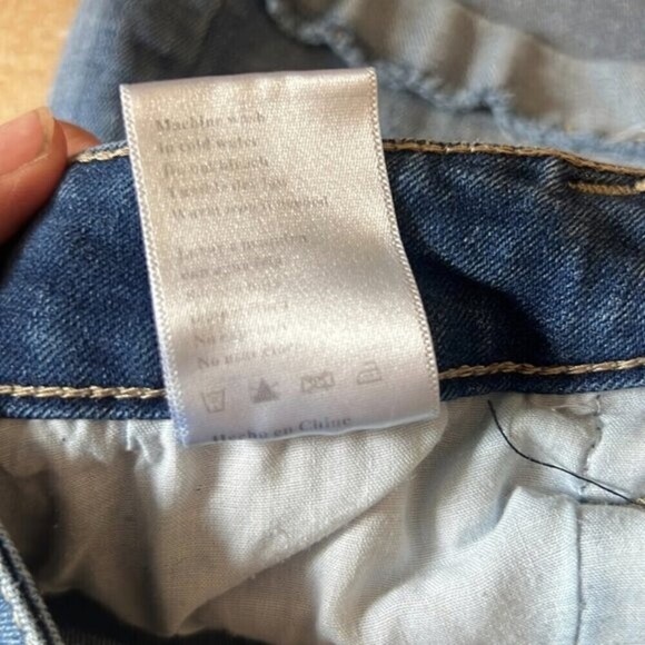 KanCan Jean Shorts Hazel Mid Rise Medium Wash Roll Cuff Raw Edge Size Small - Picture 8 of 10